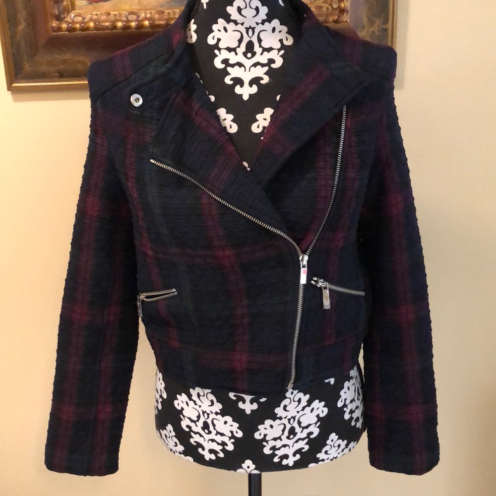 ❤️Classic Moto Super cute cushy crinkly plaid jacket with zippers